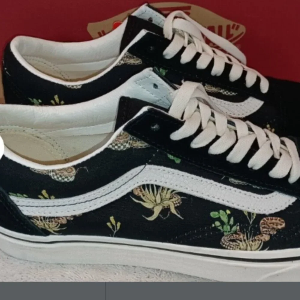 Vans Men's 7.5/Women's 9 Old Skool Desert Snake Black/White Suede VN0A5KRFB02